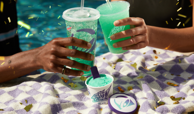 Taco Bell tiene su Happy Hour, donde ofrece bebidas de MNT DEW BAJA BLAST por solo $1 dólar.