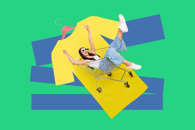 Collage de imágenes en 3D de un boceto retro pop pin-up de una joven divertida y funky montando un carrito de compras, divirtiéndose, adicta a las compras, comprando una camiseta en oferta, percha.