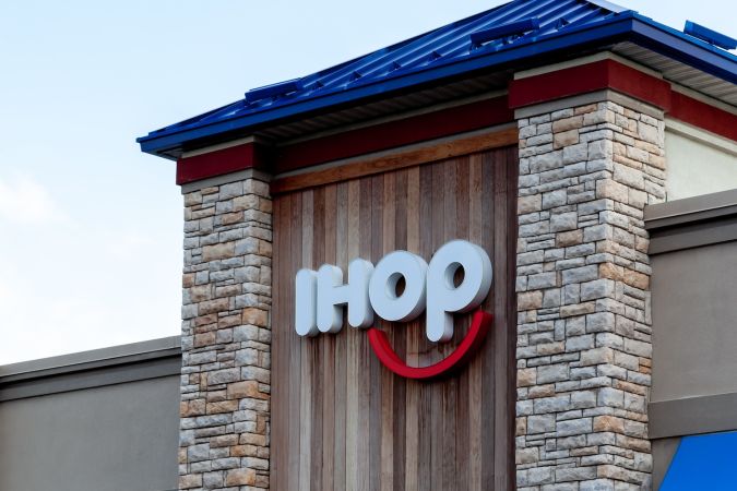 Edificio del restaurante IHOP en Buffalo, Nueva York, EE.UU.