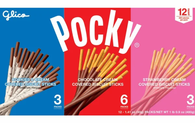 Palitos de galleta cubiertos de crema Glico Pocky.