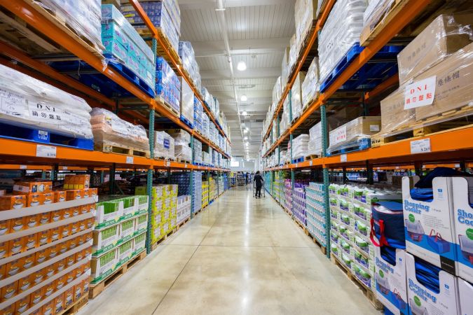 Interior de la tienda Costco en Taiwán.